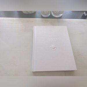 CHANEL JEWELRY BOOK